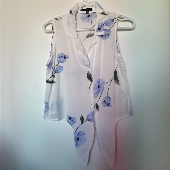 Dynamite Floral button down blouse - Picture 2 of 4